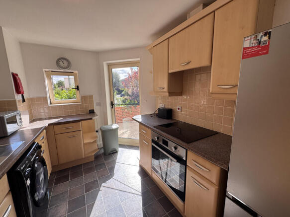 3 bed Flat to rent Image 5