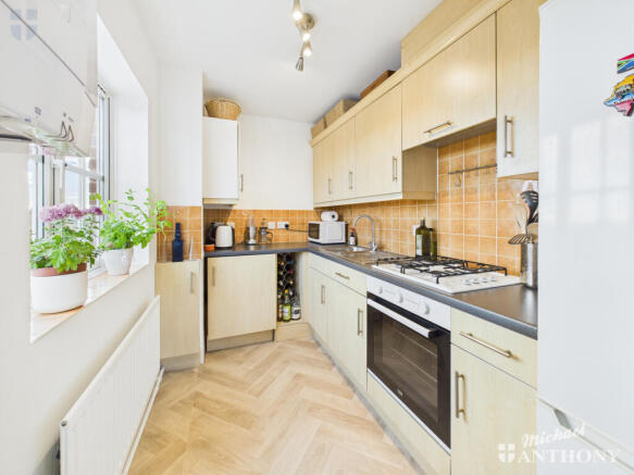 CAM03852G0-PR0476-STILL008