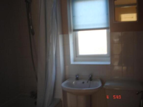 31FoxgloveCloseBathroom