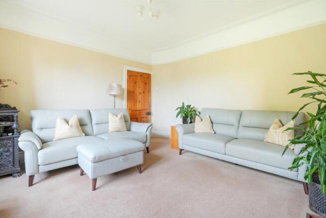 5 bed Semi-Detached for sale Image 7