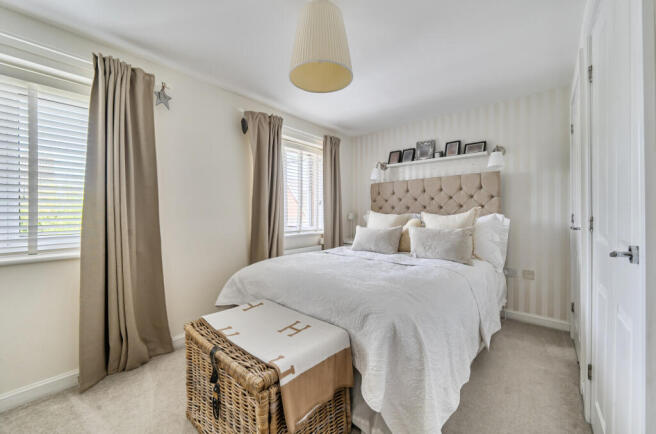4 Warner Close, Hedge End photo 4