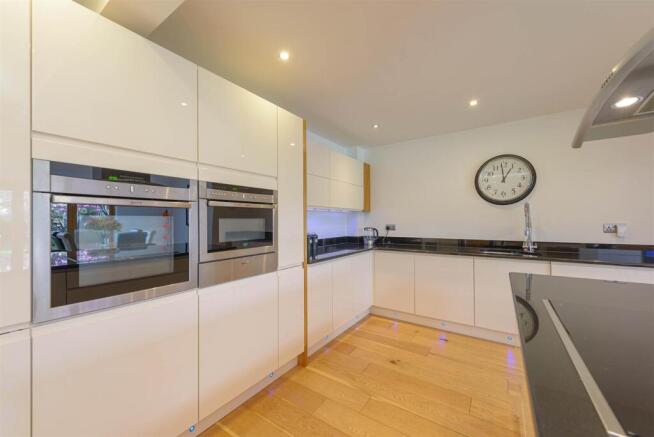 12KensingtonDrive_016.jpg