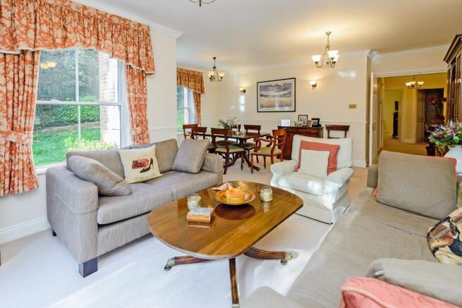Lounge/Dining Room