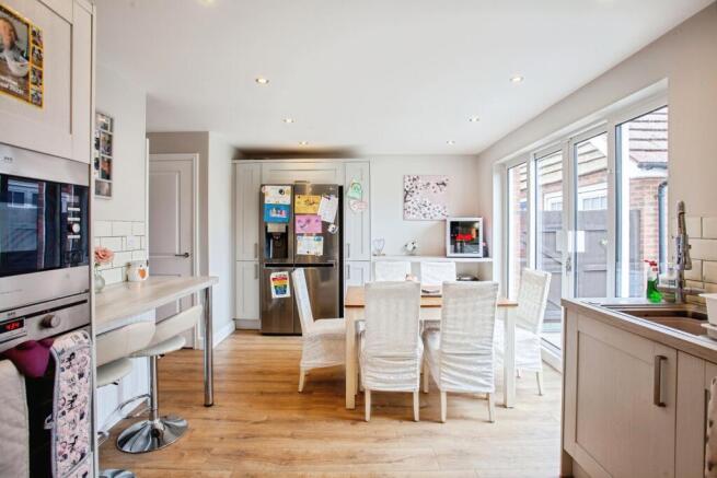 4 bed Detached for sale Image 9