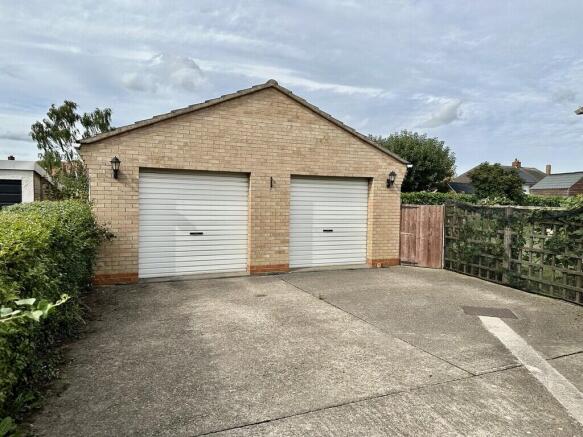4 bed Detached Bungalow for sale Image 5