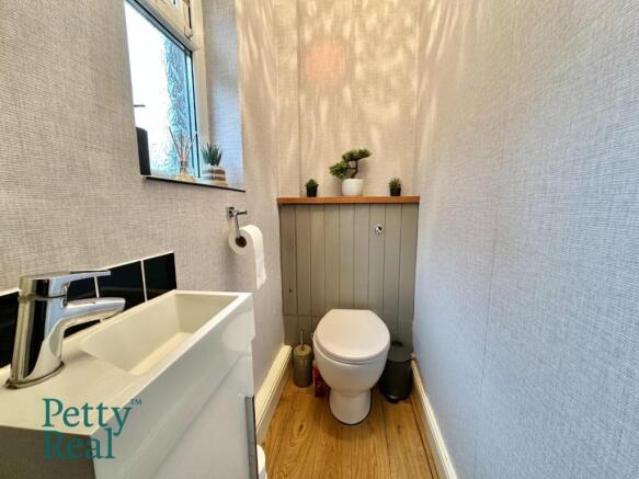 3 bed Semi-Detached for sale Image 10