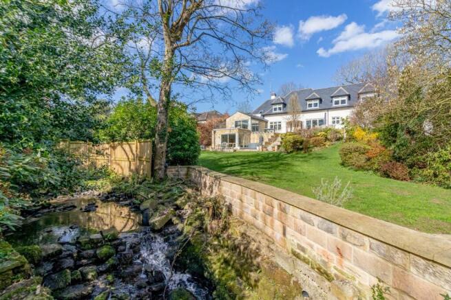 6 bed House for sale Image 11