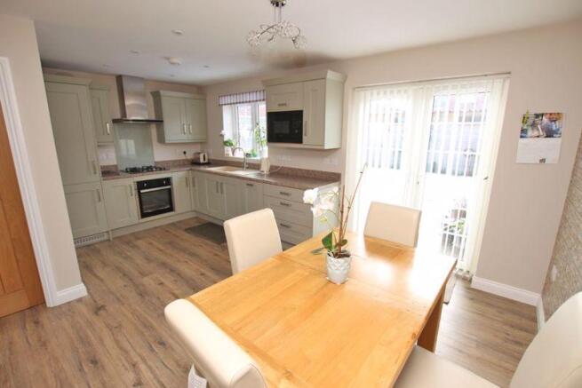 Kitchen diner ...