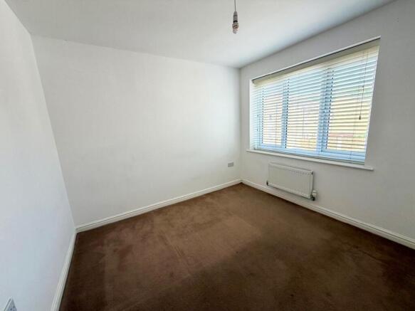 4 bed Semi-Detached to rent Image 7