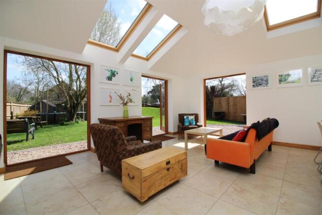 Open Plan Kitchen/Lounge Area