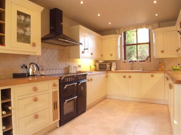 KITCHEN/BREAKFAST RO