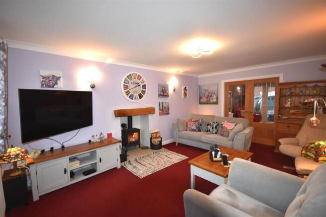 4 bed Detached to rent Image 8