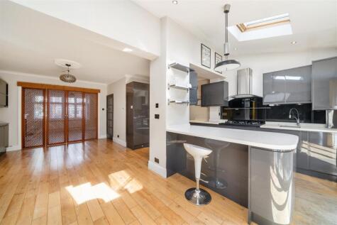 Meadow Close, Raynes Park