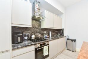 Flat 1, 35a, London Road, East Grinstead RH19 1AW
