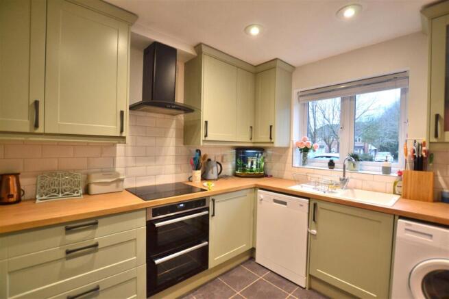 Kitchen 2.JPG