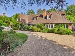 6 The Spinney, Hillcrest Waye, Gerrards Cross SL9 8DN