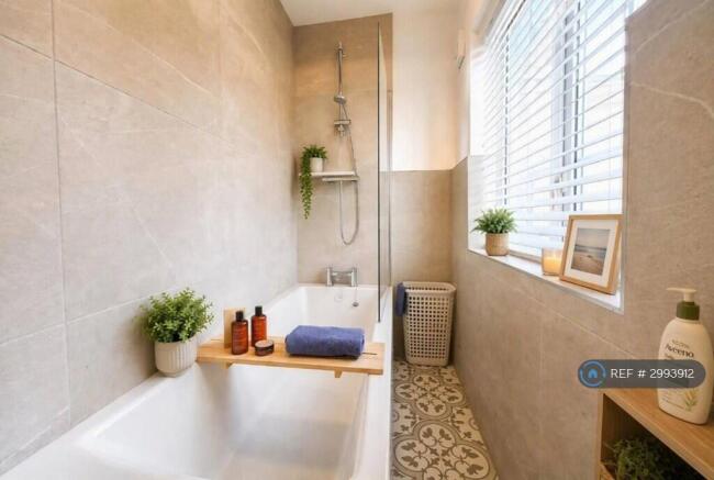 3 bed Terraced to rent Image 6