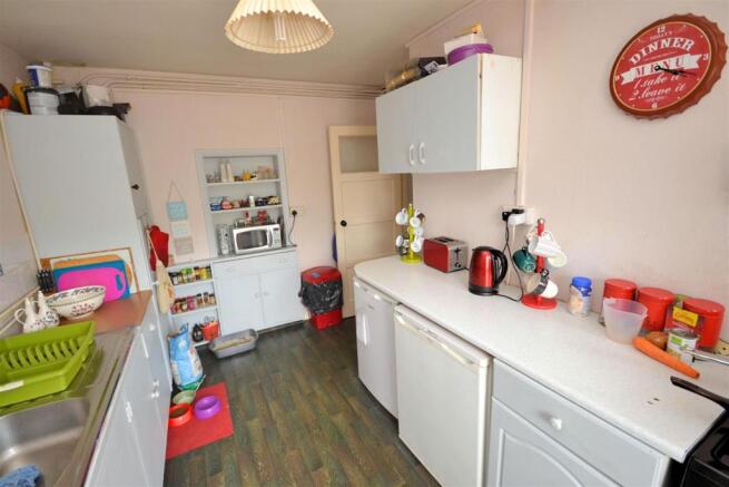 Kitchen 1.jpg