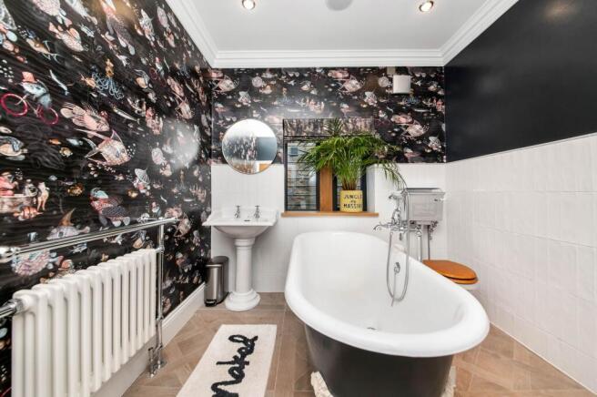 FAMILY BATHROOM