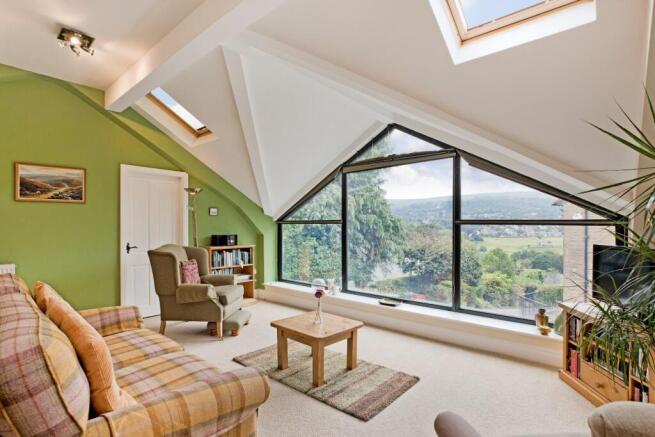 5 bed Detached for sale Image 10