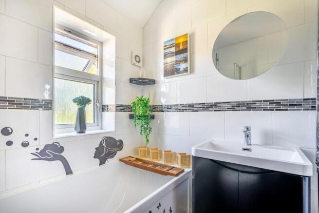2 bed Semi-Detached for sale Image 9