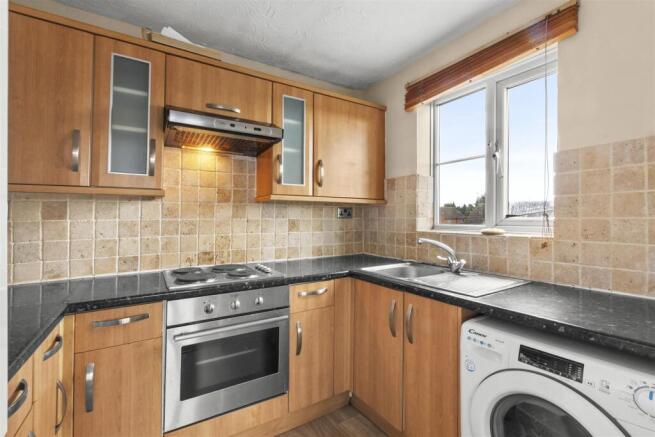 45 Poets Chase, HP21 7LP-5.jpg