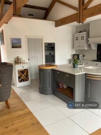2 bed Penthouse to rent Image 6