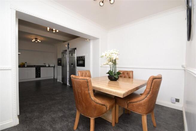 4 bed Bungalow to rent Image 9