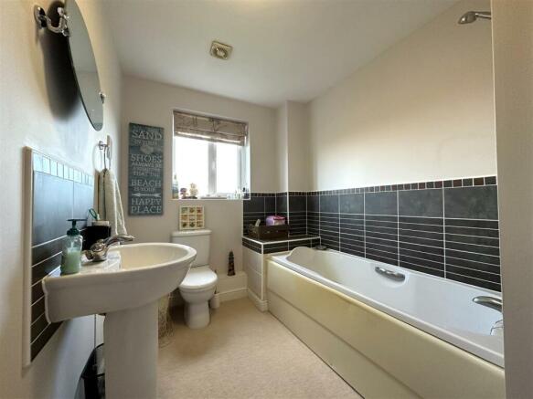 First Floor Bathroom 820