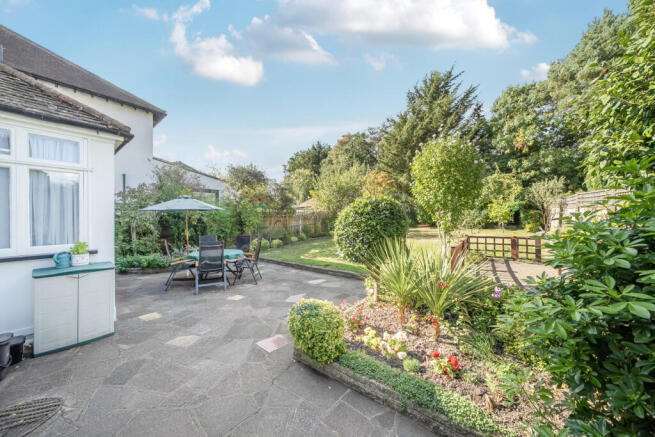 Hillcrest Avenue, Pinner photo 4