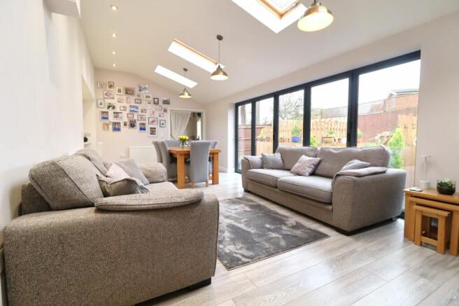 DINING/SITTING/GARDEN ROOM