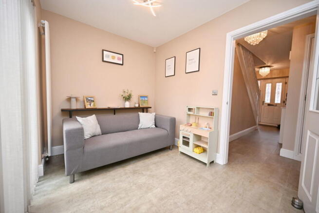 4 bed Detached for sale Image 8