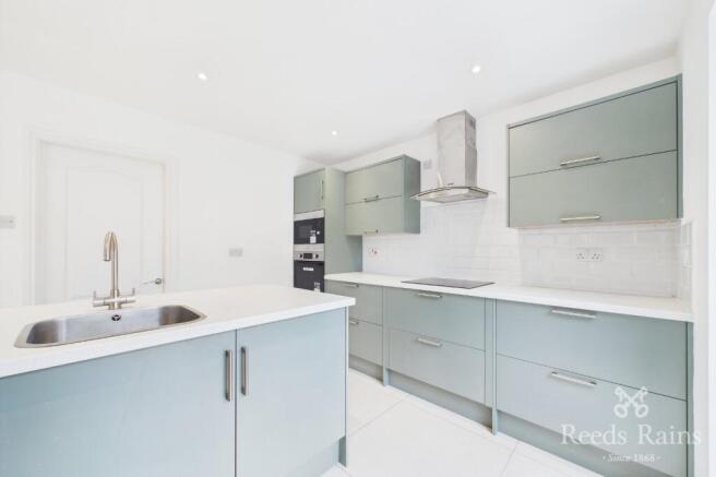 4 bed Semi-Detached for sale Image 9
