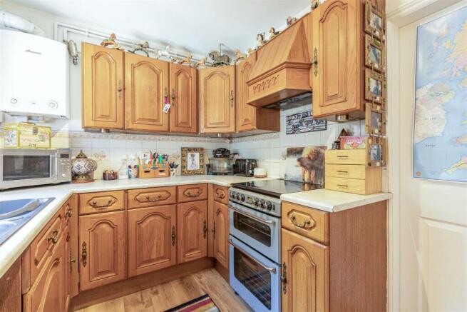 108 Oyster Lane, Byfleet, KT14 7HR - 4.jpg