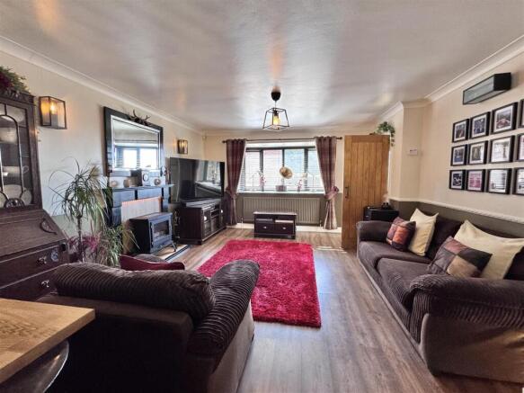 4 bed Detached for sale Image 12