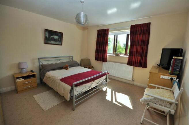 BEDROOM 2