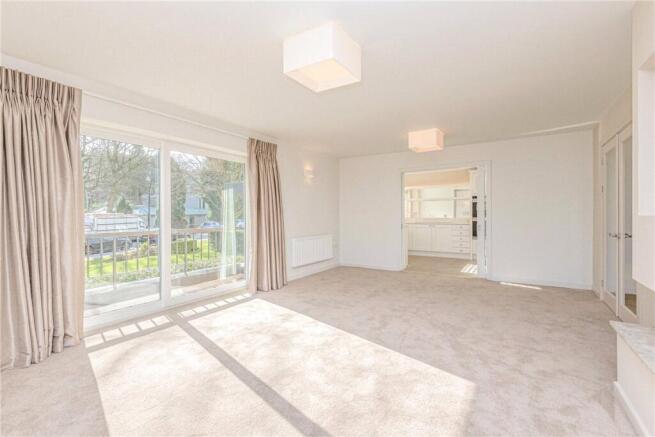 3 bed Apartment for sale Image 6