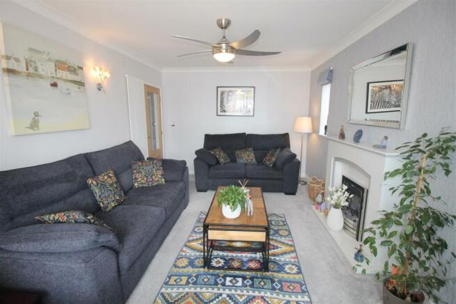 Rossendale Road, 27, lounge 2.JPG