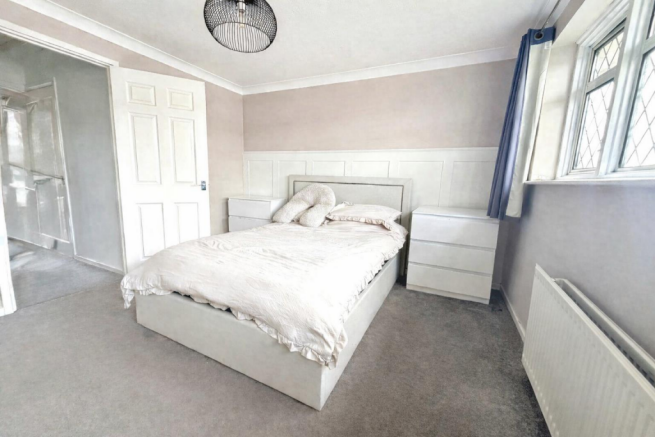 Beauchamps Drive, Wickford photo 4