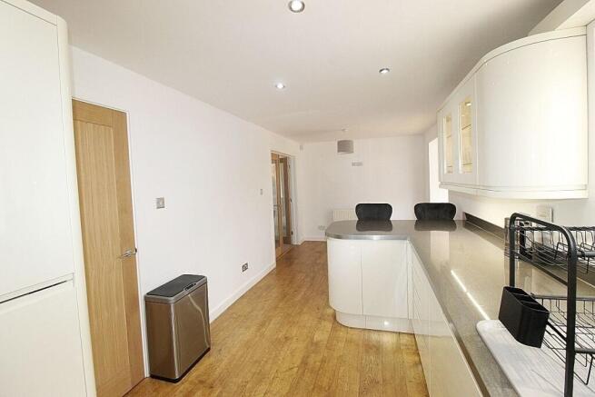 4 bed Detached for sale Image 12