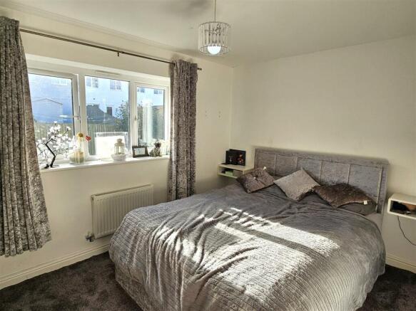 Bedroom 1.jpg
