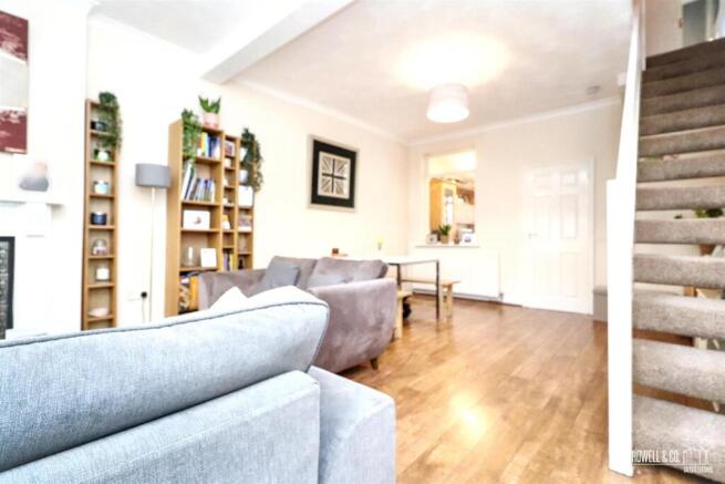 OPEN PLAN LOUNGE/DINING ROOM