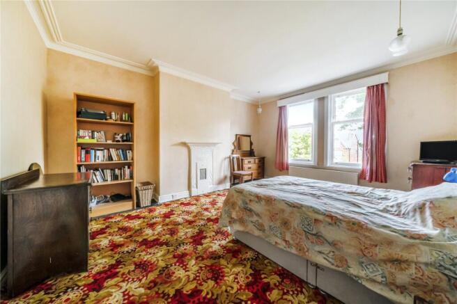 5 bed Detached for sale Image 7