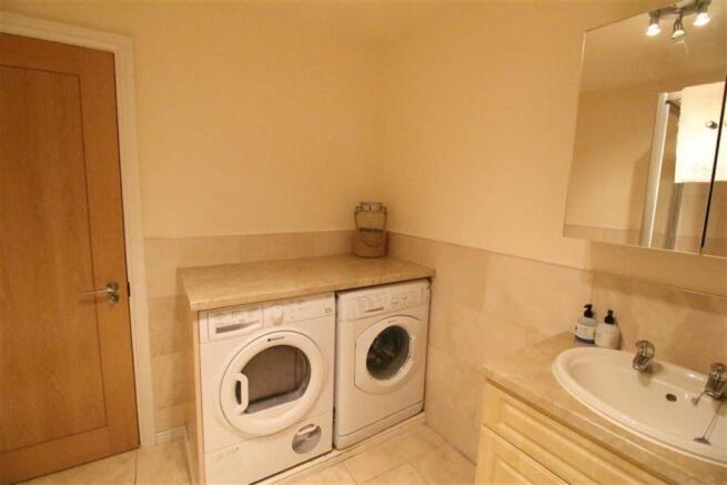 SHOWER ROOM/UTILITY 