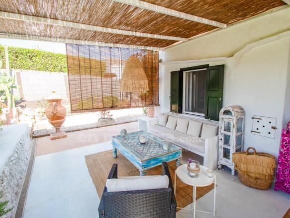 Beautiful country house in Llucmaçanes