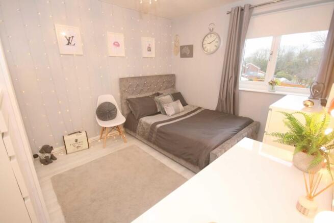 FRONT DOUBLE BEDROOM