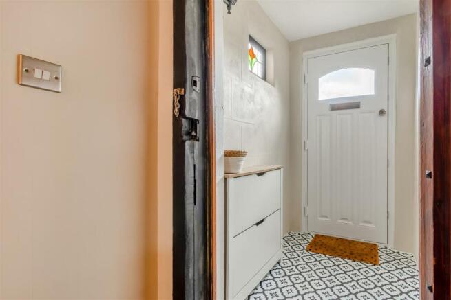 8591315-interior15.jpg