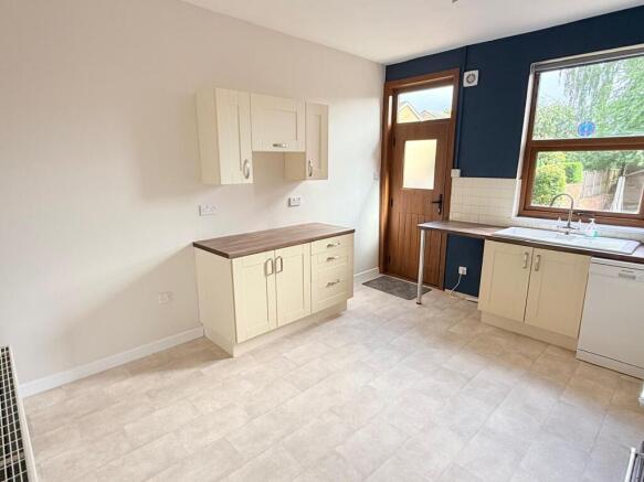 3 bed Terraced to rent Image 7