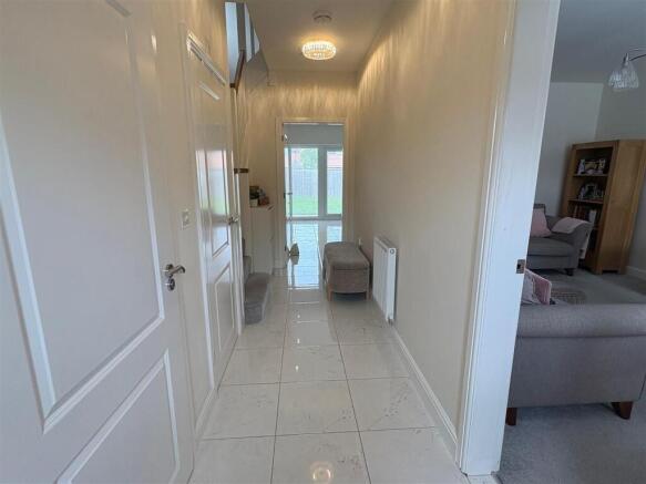 Entrance Hallway 1.jpg