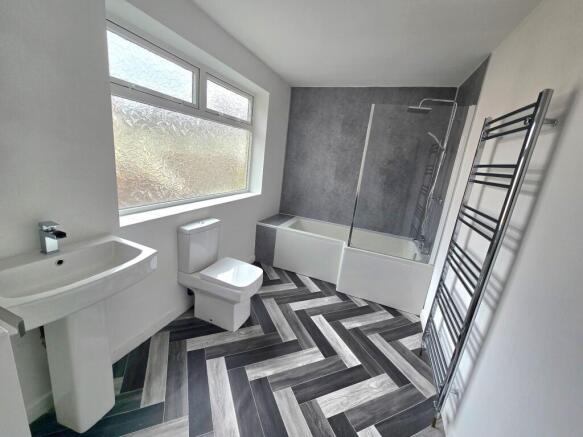 2 bed Terraced to rent Image 6
